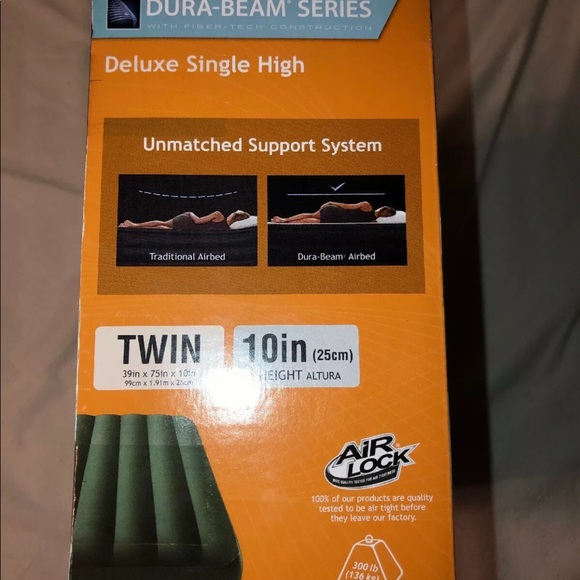 Air mattress with a built in pump - Picture 4 of 8